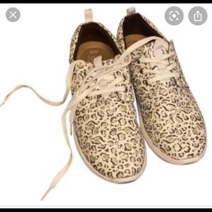 TOMS Leopard Sneakers sz 10, GUC